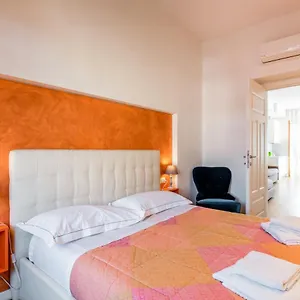 Guesthost - Santa Maria Novella Cozy Flat , Florença Itália