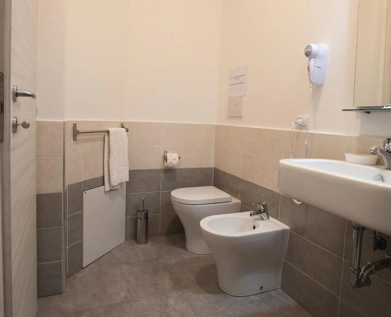 B&B Momenti Romani 2*, Rome
