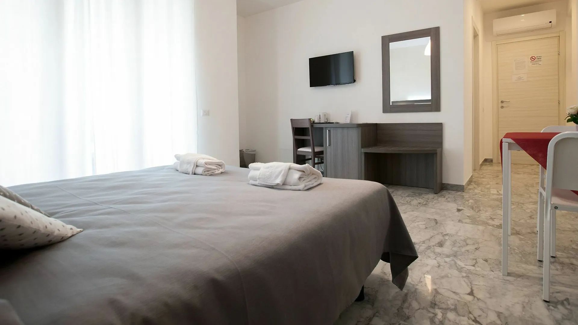 Oda ve Kahvaltı B&B Momenti Romani